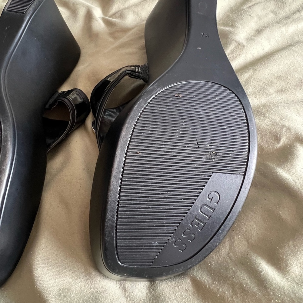 Guess Ladies Sandals - Picture 5 of 10